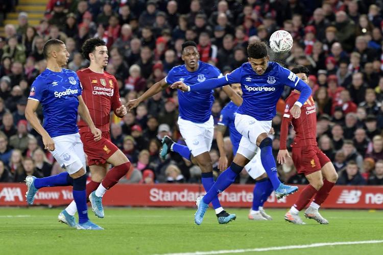 嘴哥更新ins：与鲨鱼同游