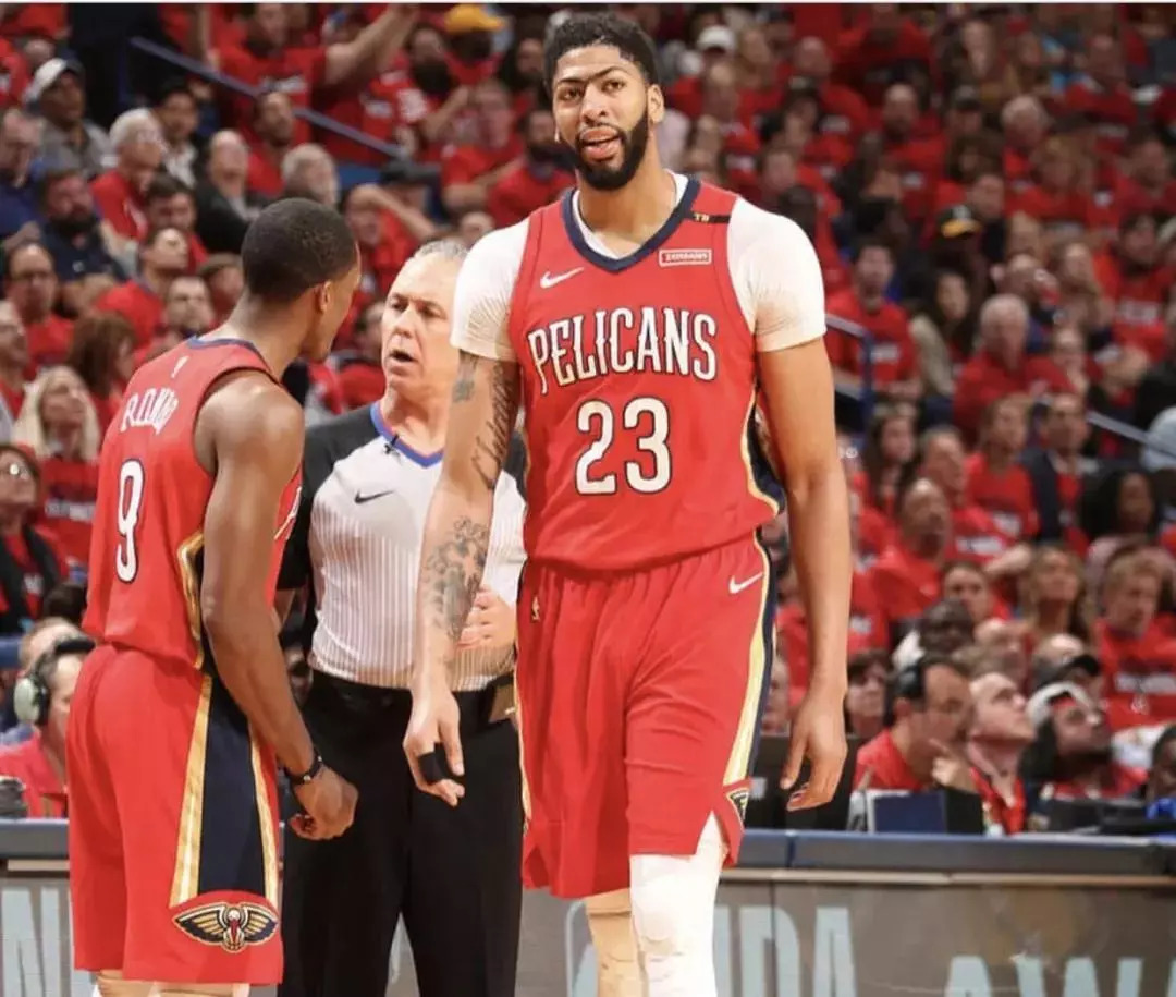 随着全球足 随着全球足