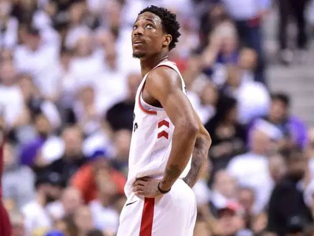 的竞争中扮 的竞争中扮